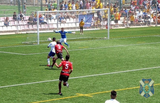 Lance del partido entre el SADCF Internacional y el Tenerife 'B'