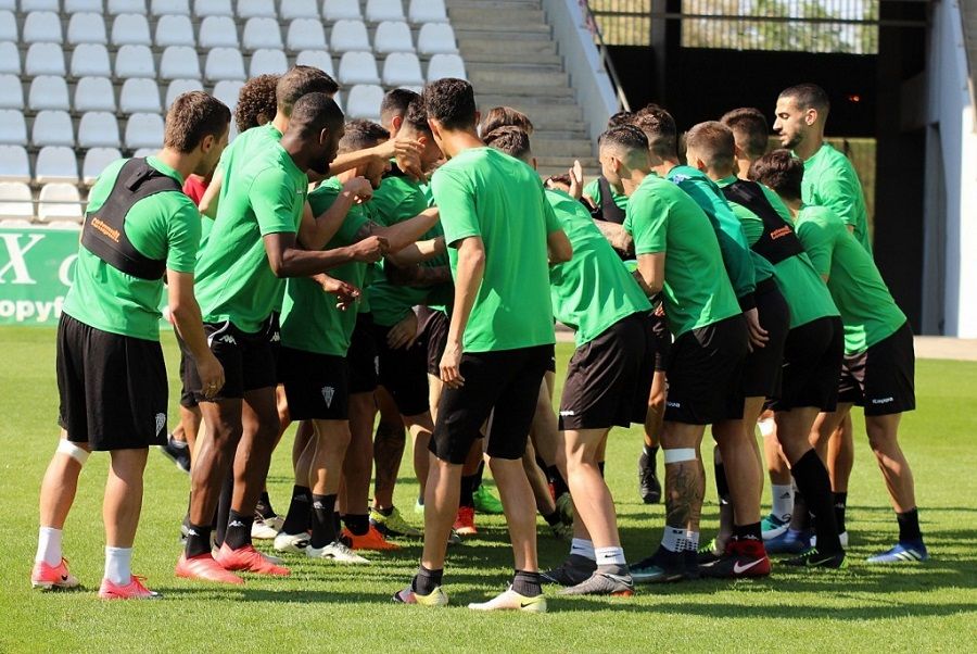 Plantilla blanquiverde durante un entrenamiento | Imagen: Córdoba CF