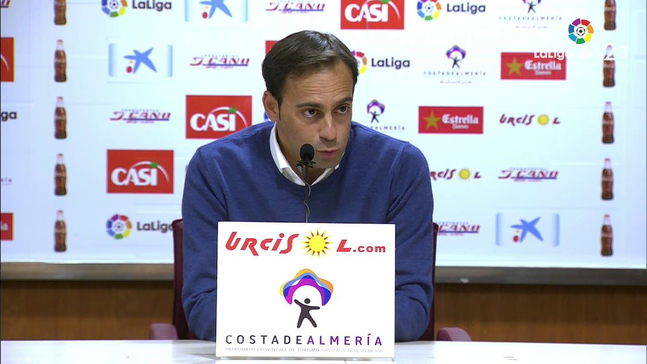 Fran Fernández continuará como entrenador del Almería