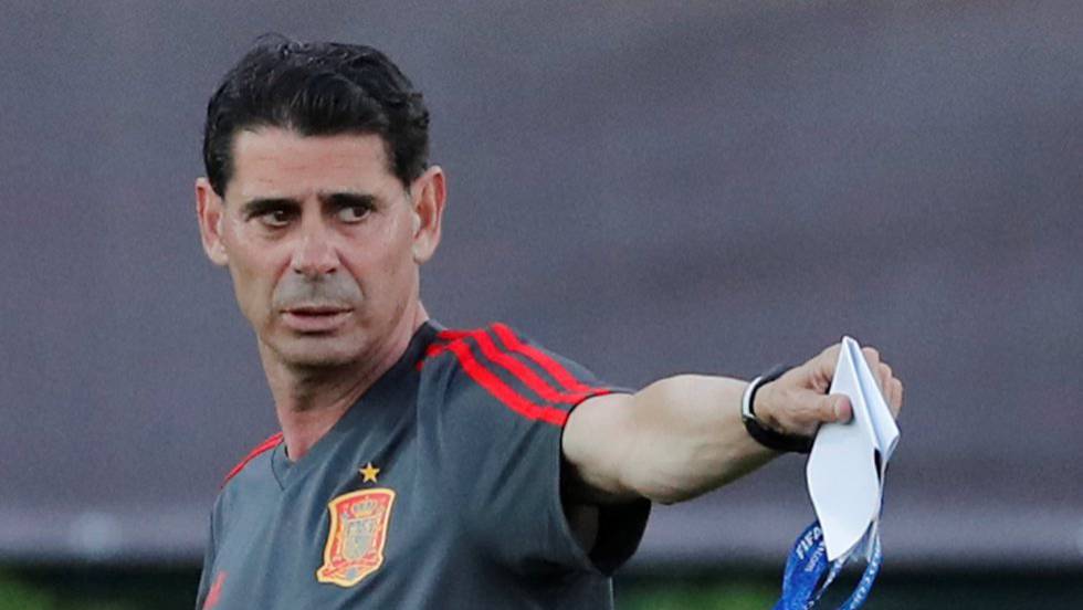 Fernando Hierro en su breve etapa como seleccionador