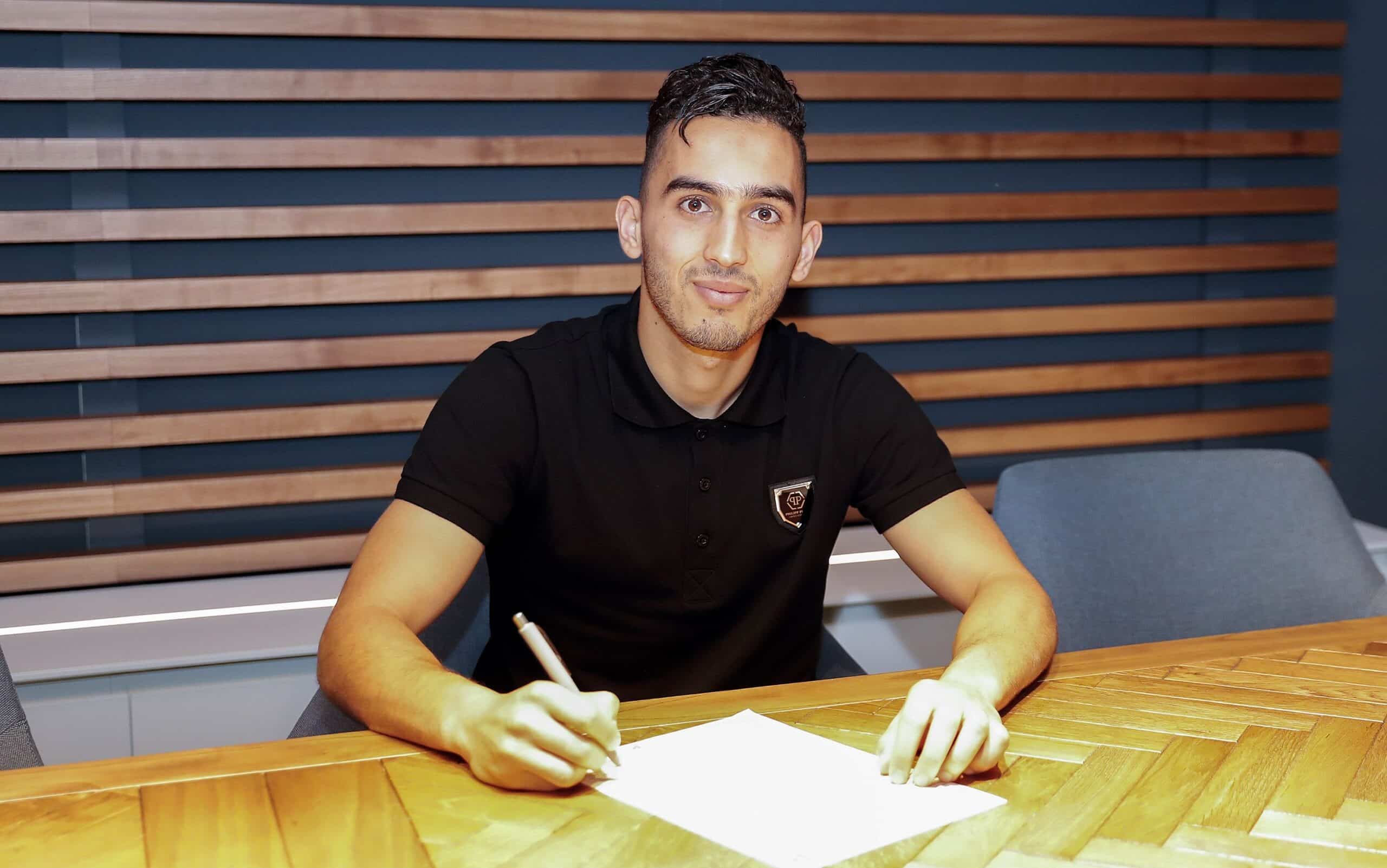 Firma de Boulahroud. Foto Málaga CF.