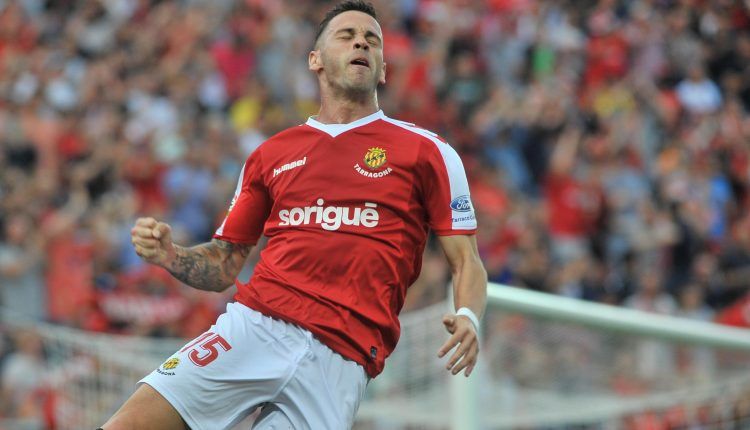 Álvaro Vázquez celebra un gol con el Nástic