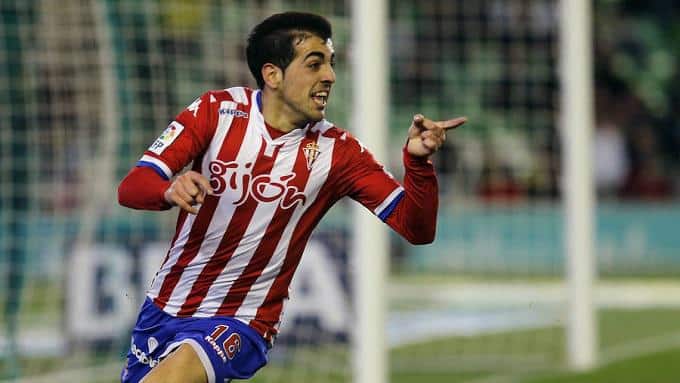 Carlos Castro celebra un gol con el Real Sporting