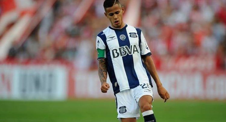 Ian Escobar en un partido con Talleres