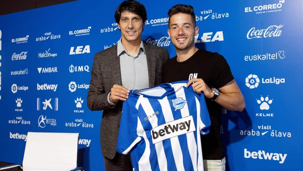 Presentación de Jony por el Deportivo Alavés. Foto Mundo Deportivo.