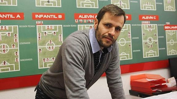 Manolo Sánchez Murias seguirá siendo el director de la Escuela de Fútbol de Mareo