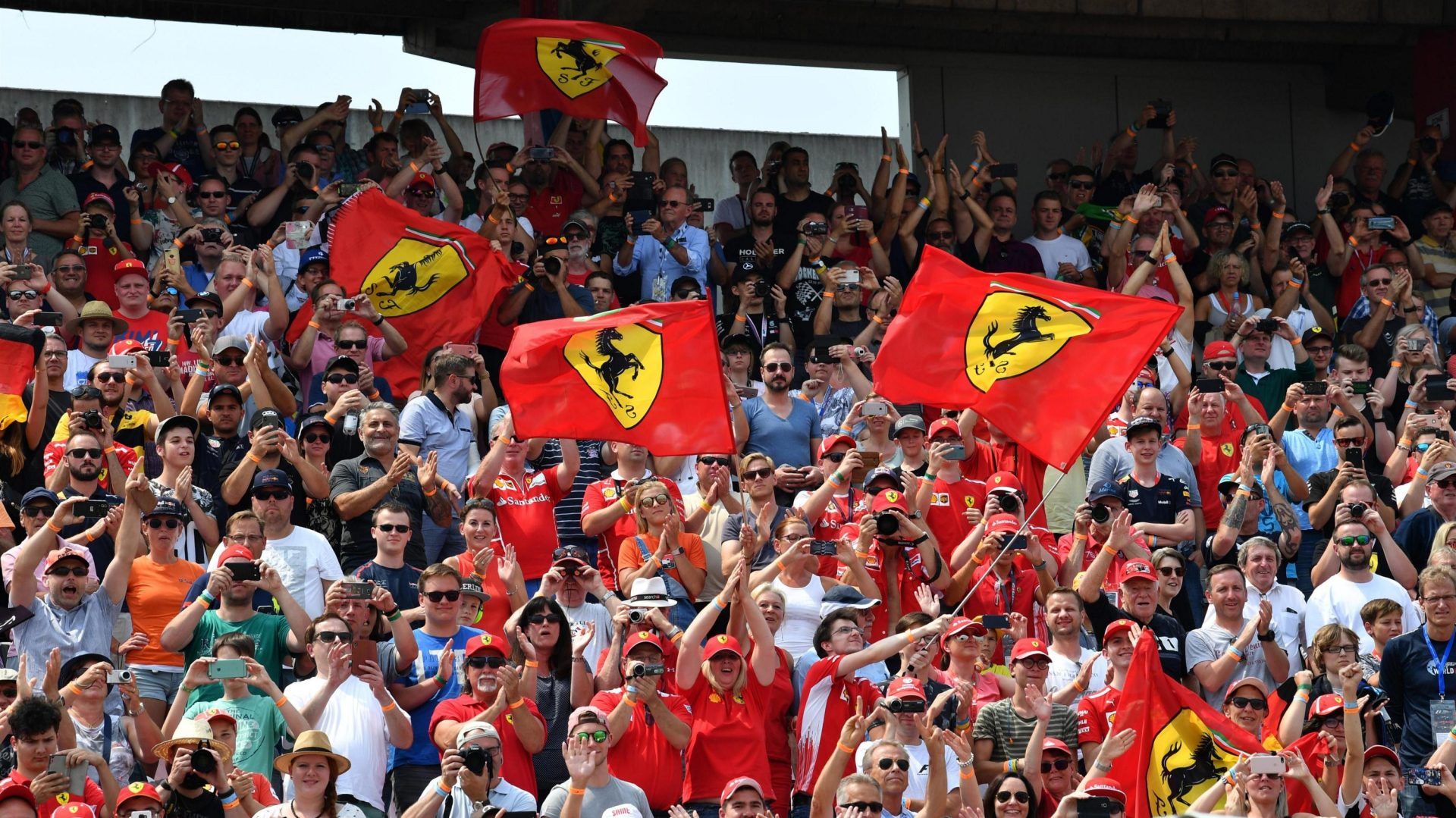 Ferrari cuenta con una gran afición en cualquier circuito