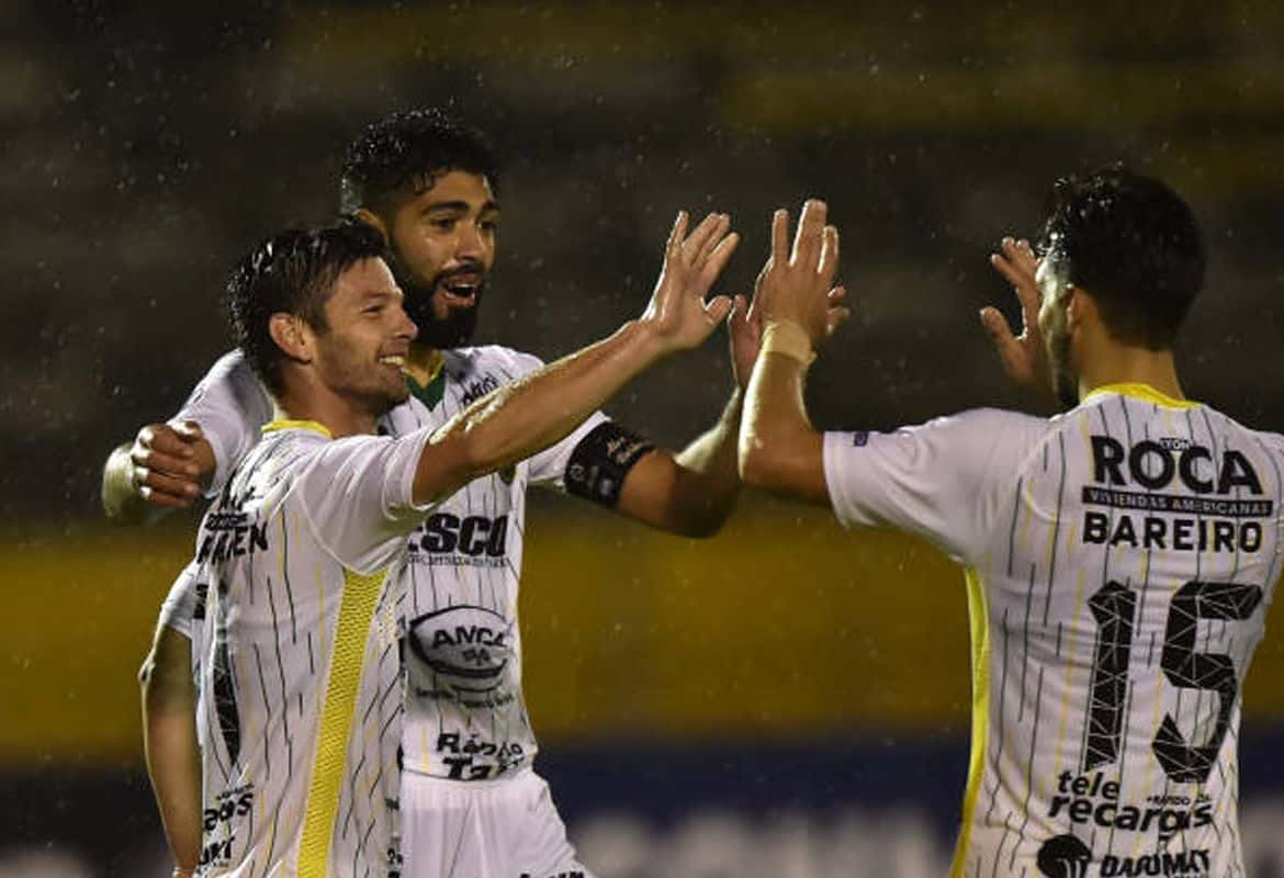 Pitazo final y festejo absoluto de Defensa y Justicia // Rodrigo Buendia (Getty Images)