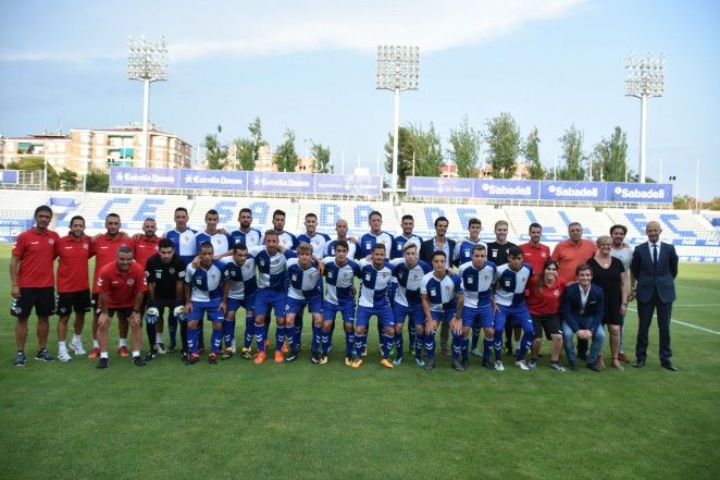 La plantilla del CE Sabadell en su presentación / www.cesabadell.cat