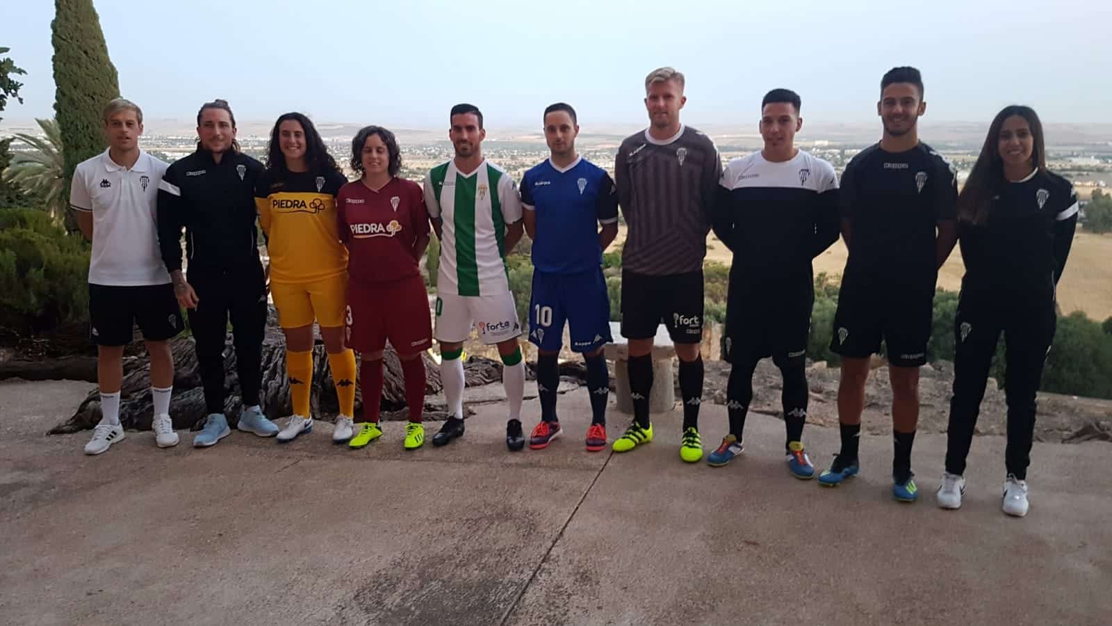 Presentación de la nueva ropa oficial. Foto vía Córdoba CF