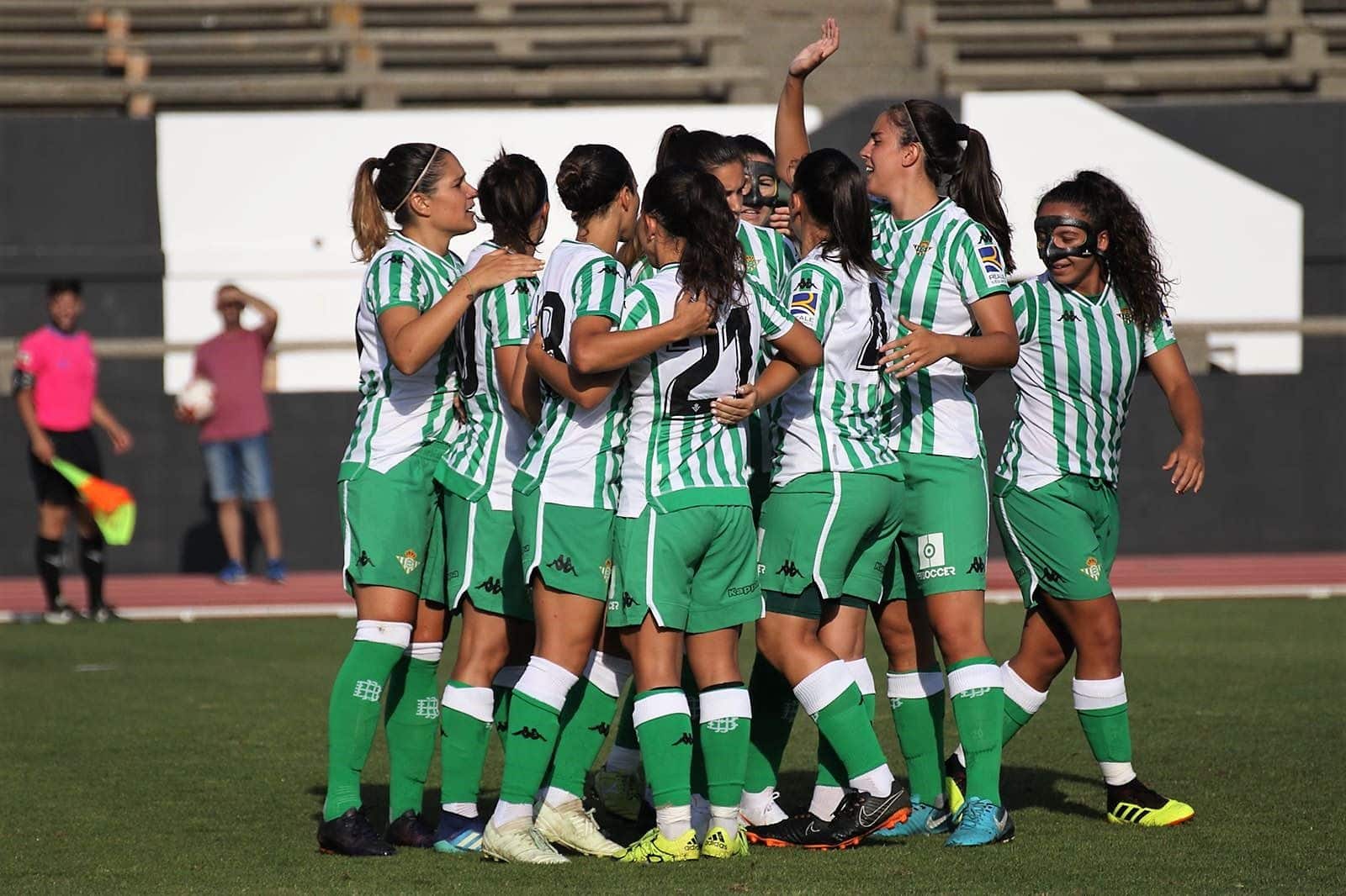 Las jugadoras del Betis celebran uno de los dos tantos. / @realbetisfem