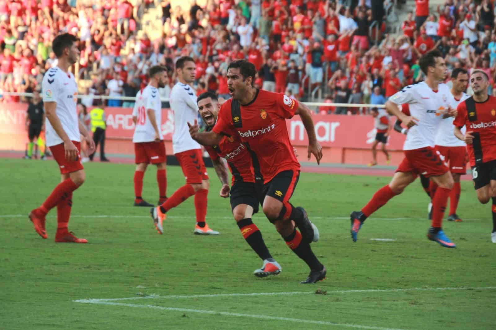 Abdón Prats celebra su gol después del lanzamiento del penalti (Fuente: RCD Mallorca)