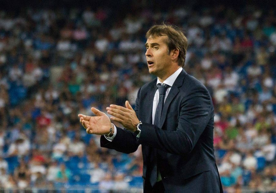 Julen Lopetegui arengando a sus jugadores en un partido con el Real Madrid. Foto: Borja Abreu, Real Madrid (realmadrid.com)