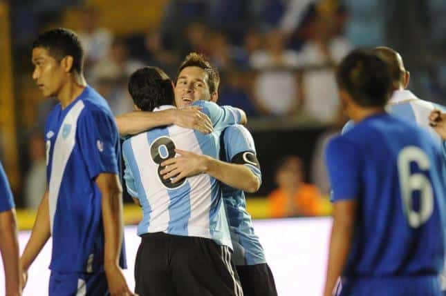 Messi y Fernández, los autores de los goles del último enfrentamiento entre Argentina y Guatemala // Telam