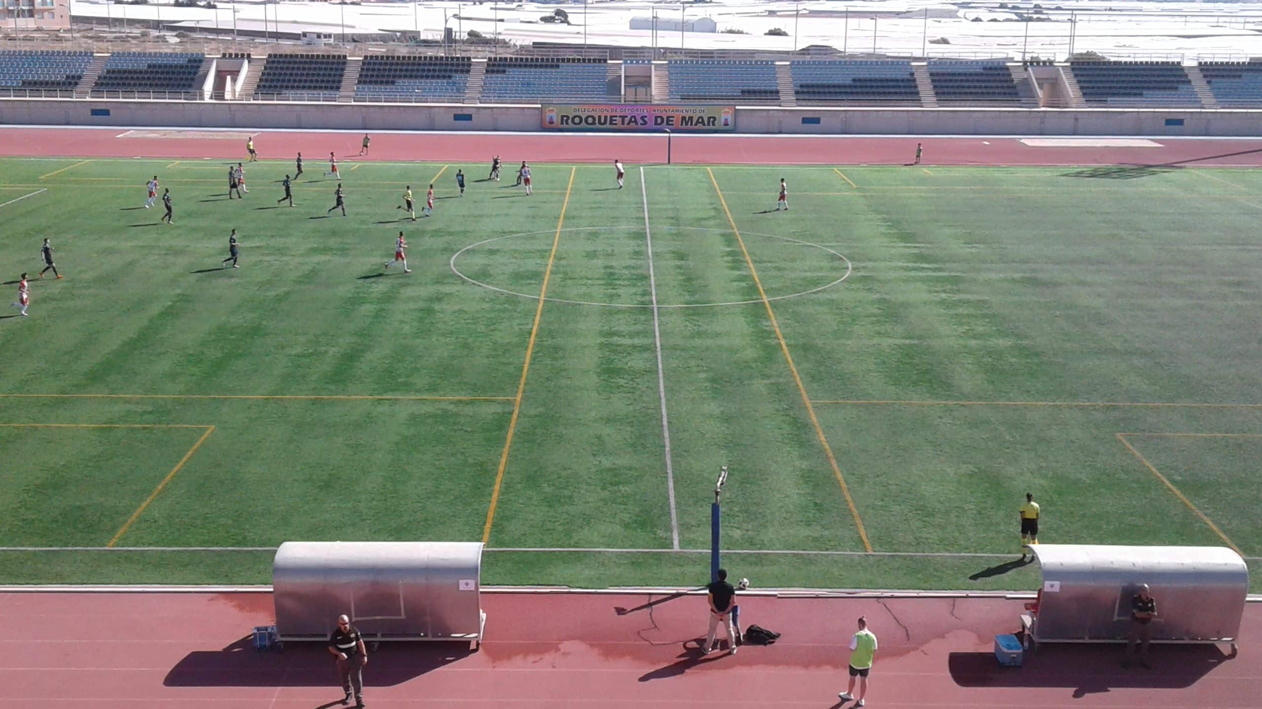 Primeros momentos del choque entre la UD Almería B y el CD Don Benito