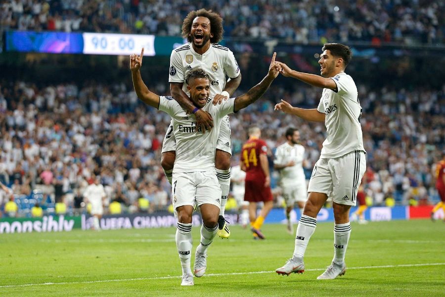 Mariano celebra un gol con Marcelo y Marco Asensio en un Real Madrid - Roma. Foto: Pedro Castillejo, Real Madrid (realmadrid.com).