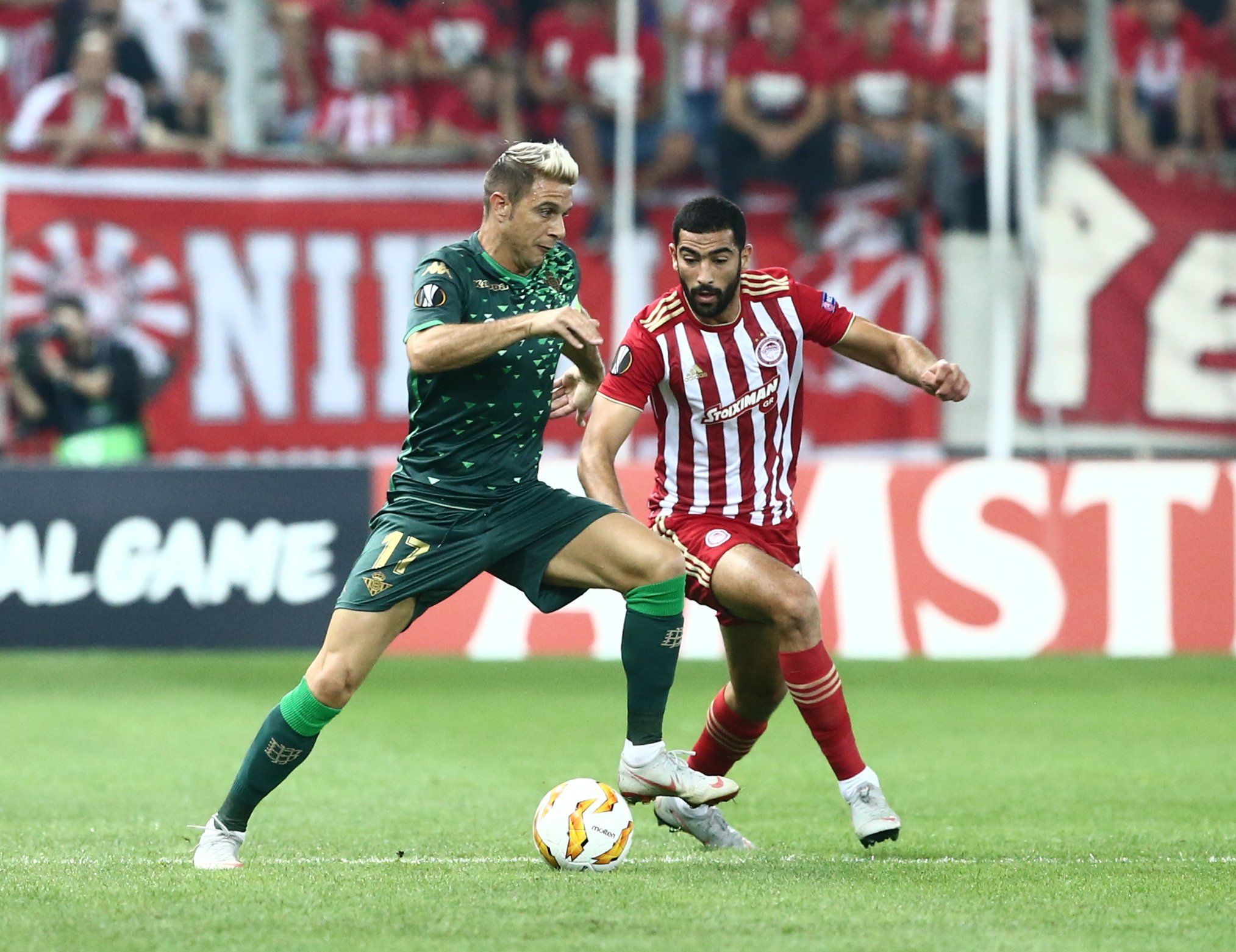 Joaquín Sánchez en una jugada del encuentro / Real Betis Balompié