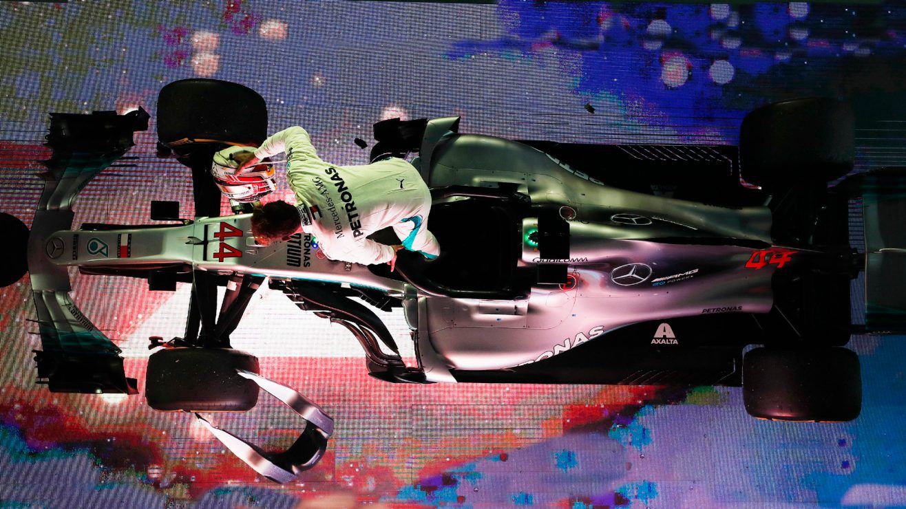 Hamilton gana en Singapur