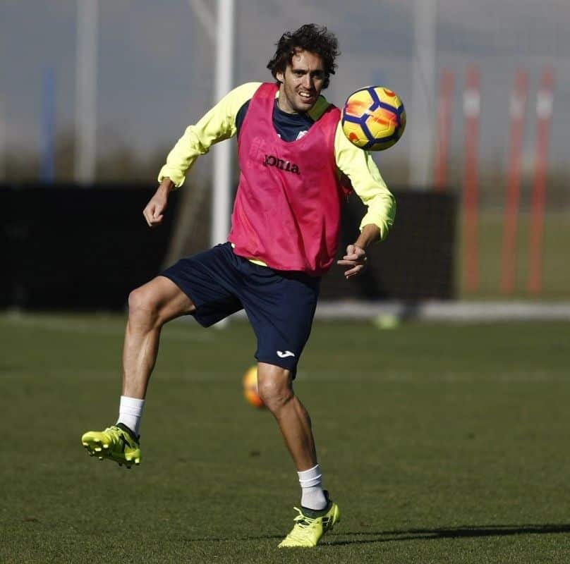 Raúl Baena en un entrenamiento con el Granada en 2018