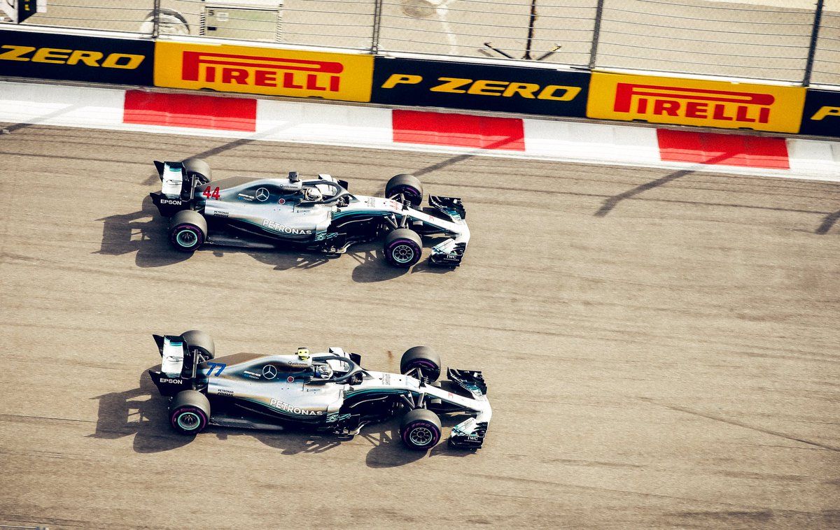 Arriba se encuentra Lewis Hamilton y abajo Valtteri Bottas. Vía: @MercedesAMGF1