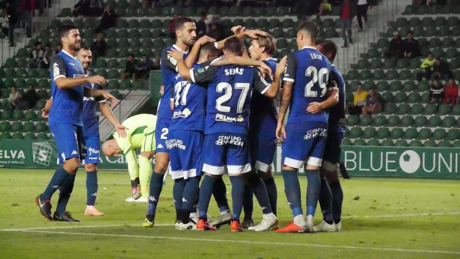 Los jugadores del Córdoba CF festejando un gol. Foto vía Charo Tobajas (Córdoba CF )