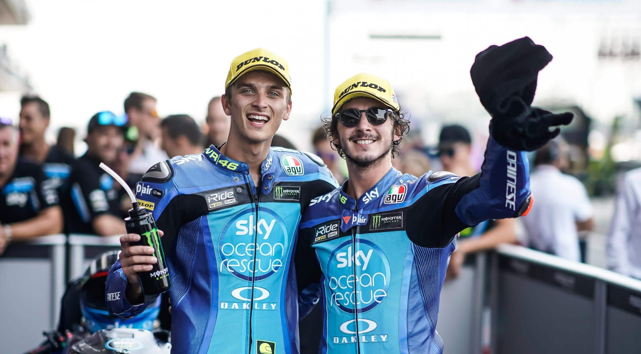 Marini (izquierda) y Bagnaia (derecha) celebran el doblete del Team Sky / fuente: motogp.com