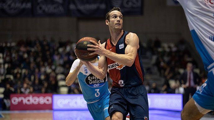 Un mal último cuarto condena al Obra ante Baskonia