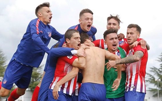 Jugadores del Atlético de Madrid B  celebrando un gol