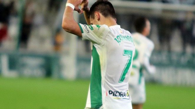 Jovanovic dedicando uno de los goles del pasado sábado. Foto vía Charo Tobajas(Córdoba CF )