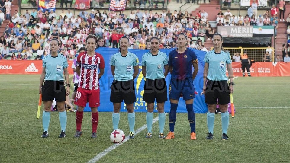 Amanda Sampedro (ATM) y Vicky Losada (FCB) en el último encuentro entre ATM vs FCB disputado en Mérida. 
(Víctor Salgado -  FCB)