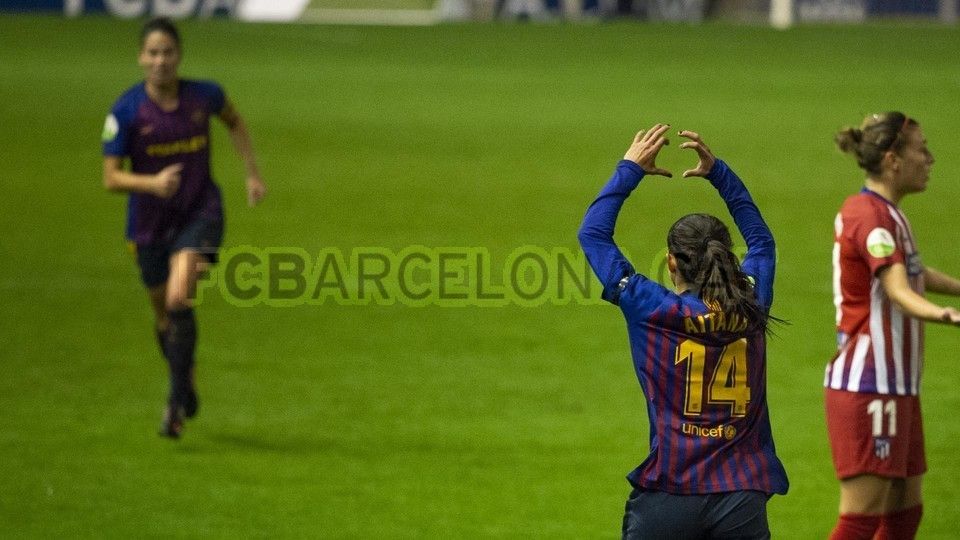 Aitana celebrando el gol contra el Atleti que ponía las tablas en el marcador – Fuente: FCBARCELONA.CAT