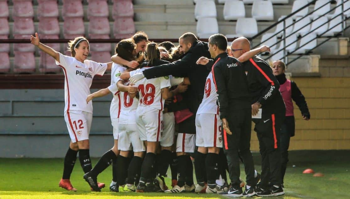 Las jugadoras del Sevilla celebrando el gol que las clasificaría para cuartos de Copa de la Reina - Imagen del Sevilla FC.
