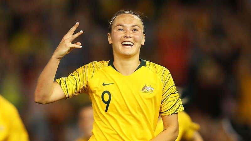 Caitlin Foord festeja su hat-trick contra la Roja (foto: Getty)