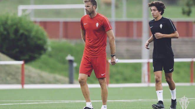 Isma Piñera en un entrenamiento con el División de Honor la temporada 2017/2018