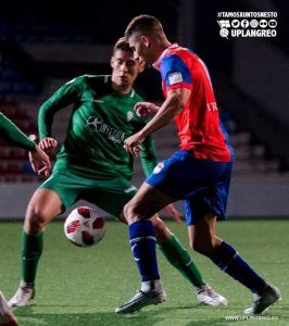 Lance del encuentro entre Langreo y Sporting 'B'