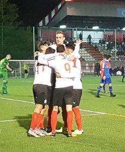 Jugadores del CD Vitoria celebran el empate