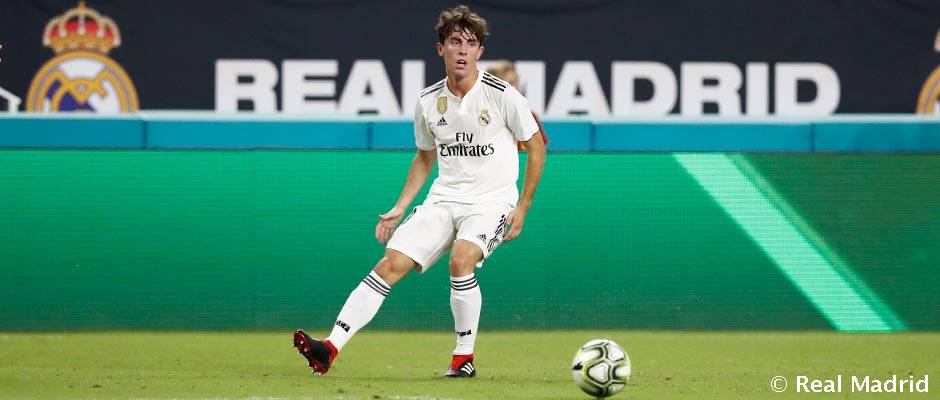 Álvaro Odriozola en un partido con el Real Madrid