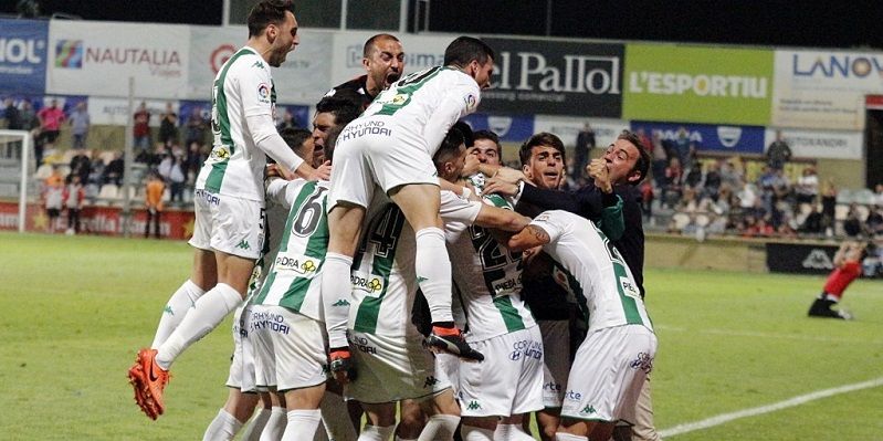 Celebración de la victoria en Reus que daba la salvación | Imagen: Córdoba CF