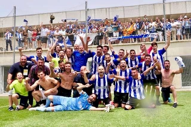 Celebración del ascenso de  la SDEjea a Segunda B