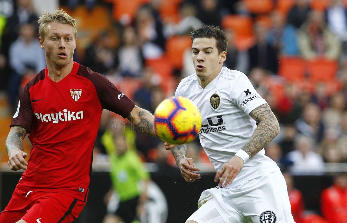 Diakhaby salva al Valencia en el último suspiro y deja al Sevilla sin liderato
