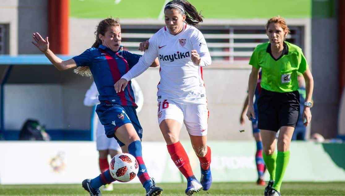 Karen Araya y Nerea Pérez en un instante del partido. Fuente: Sevilla FC.