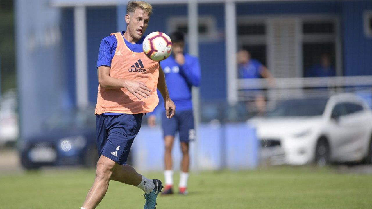 Carlos Hernández en un entrenamiento con el Real Oviedo