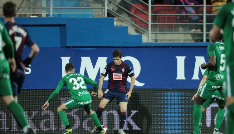 Berto Espeso tuvo un debut soñado con el primer equipo del Sporting en Ipurúa