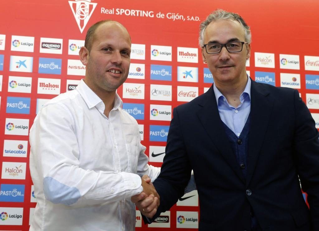 Torrecilla y José Alberto hace 370 días en su presentación como técnico del Sporting