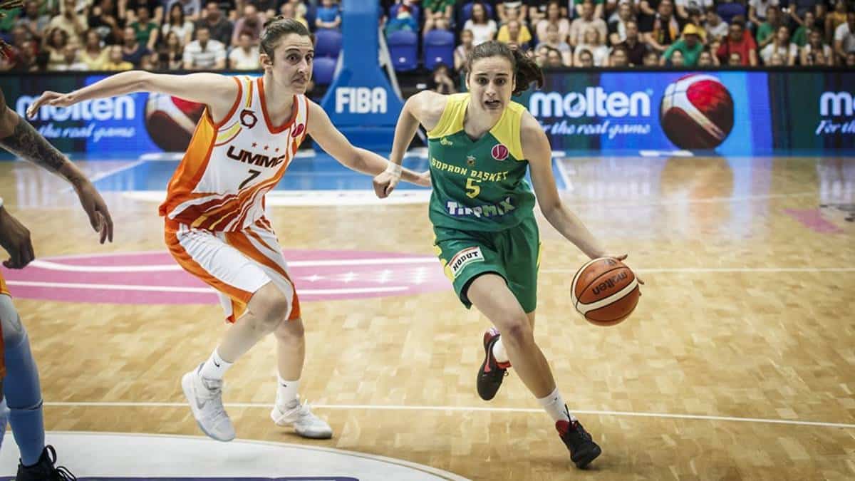 Salvadores defendida por Alba Torrens en la final de la pasada Euroliga
