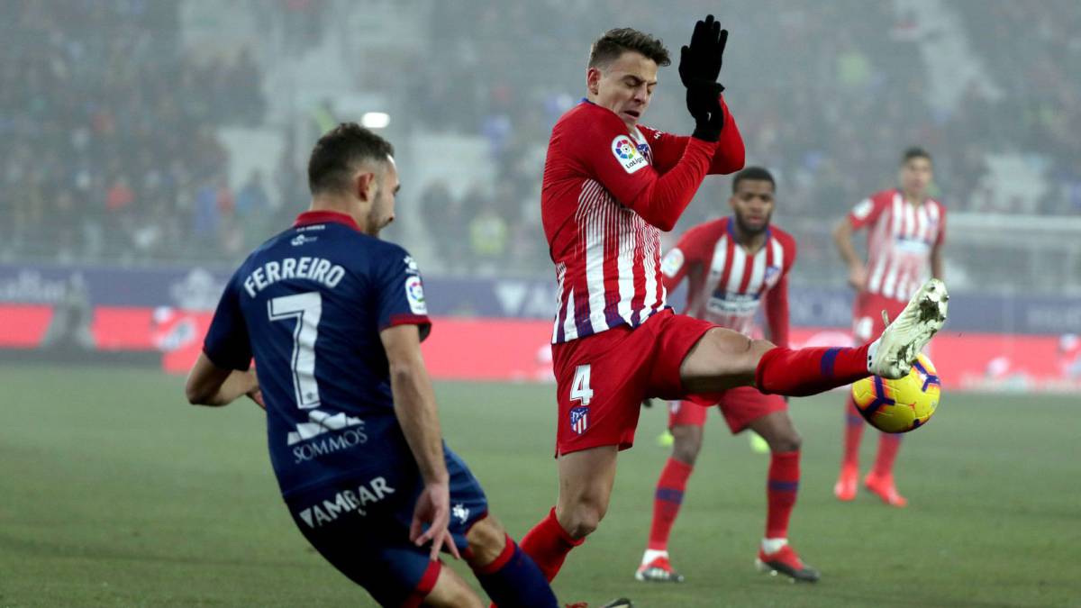 Goleada bajo la niebla en El Alcoraz