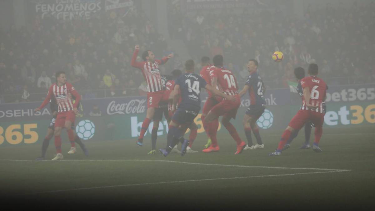 Goleada bajo la niebla en El Alcoraz
