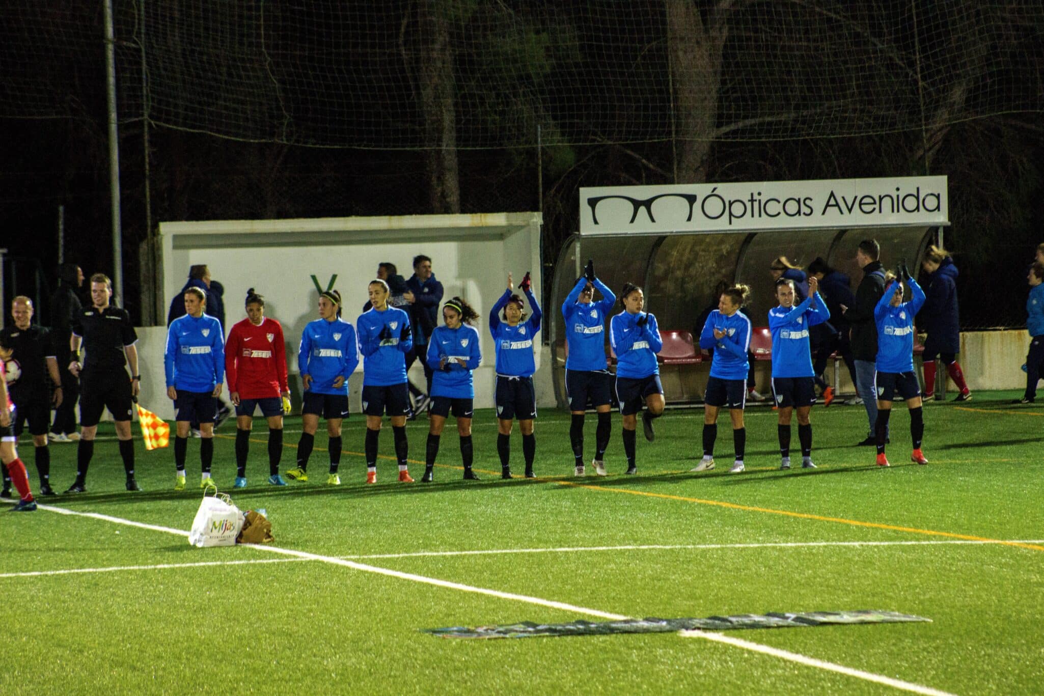 El Málaga jugó el encuentro con el chándal de entrenamiento.