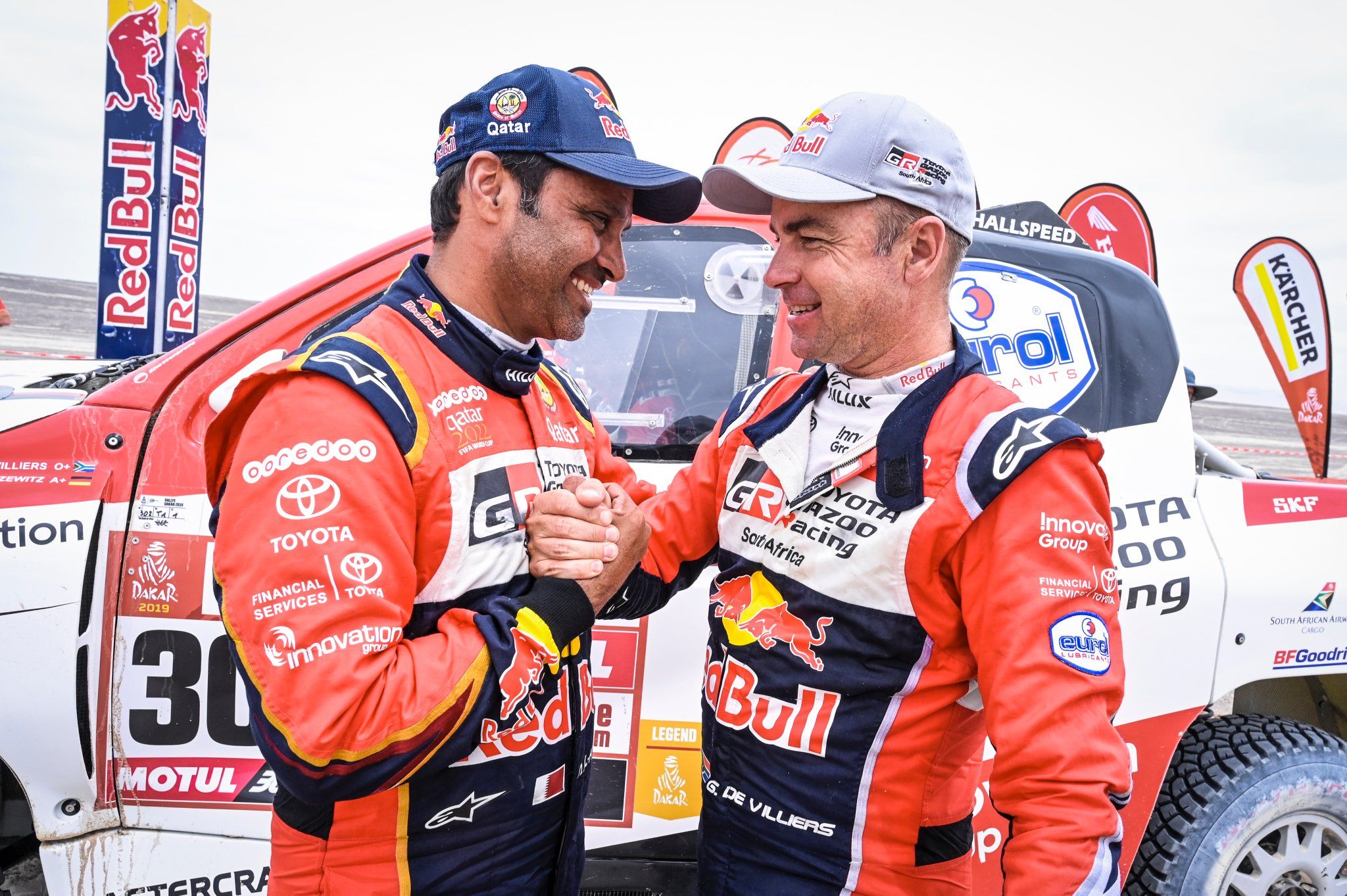 Nasser Al-Attiyah y Matthieu Baumel celebra la victoria del Dakar 2019. Twitter: @dakar