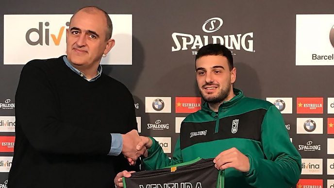 Albert Ventura y Juan Antonio Morales en el acto de renovación del jugador. Foto: Divina Seguros Joventut.